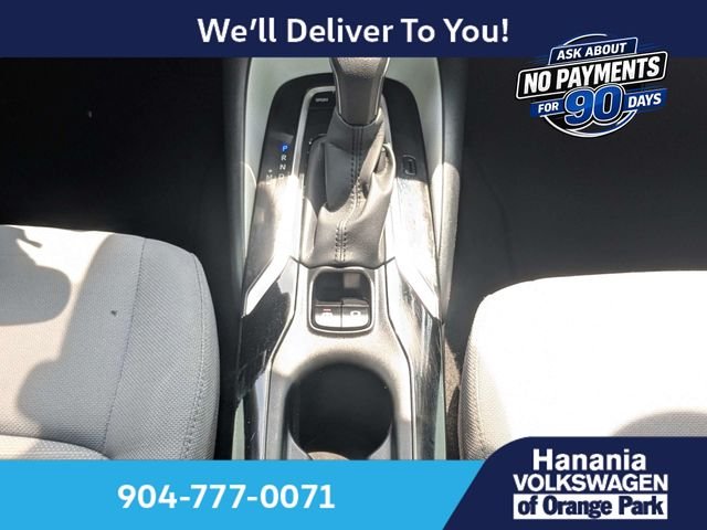 Used 2021  Toyota SE image 17