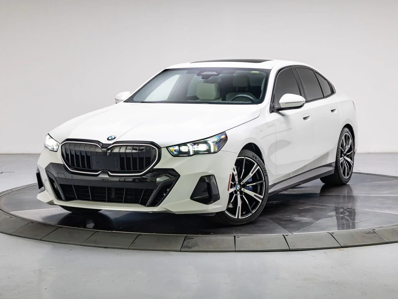 Used 2024 Mineral White Metallic BMW xDrive image 1