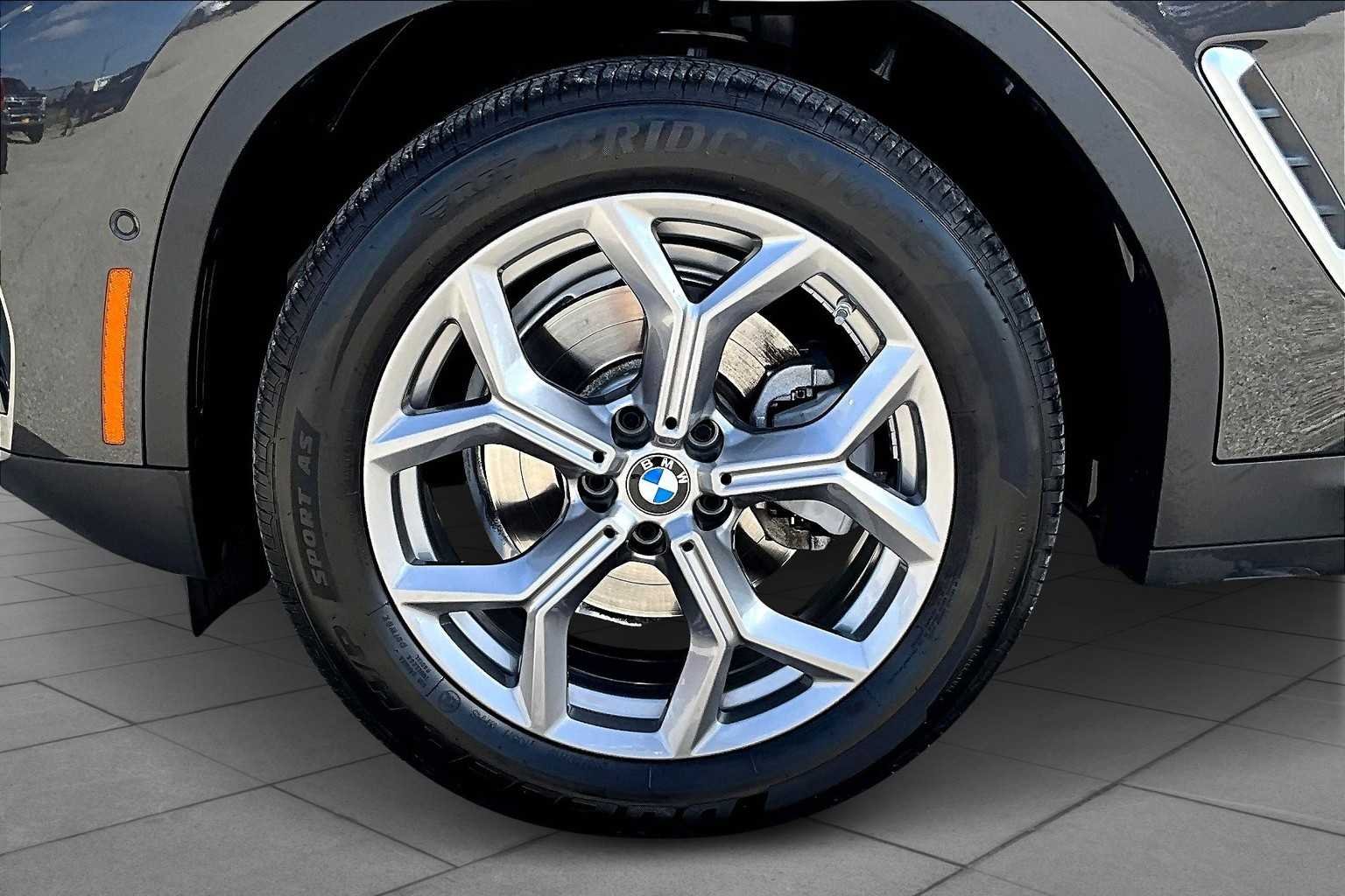 Used 2024 Dark Graphite Metallic BMW sDrive30i image 10