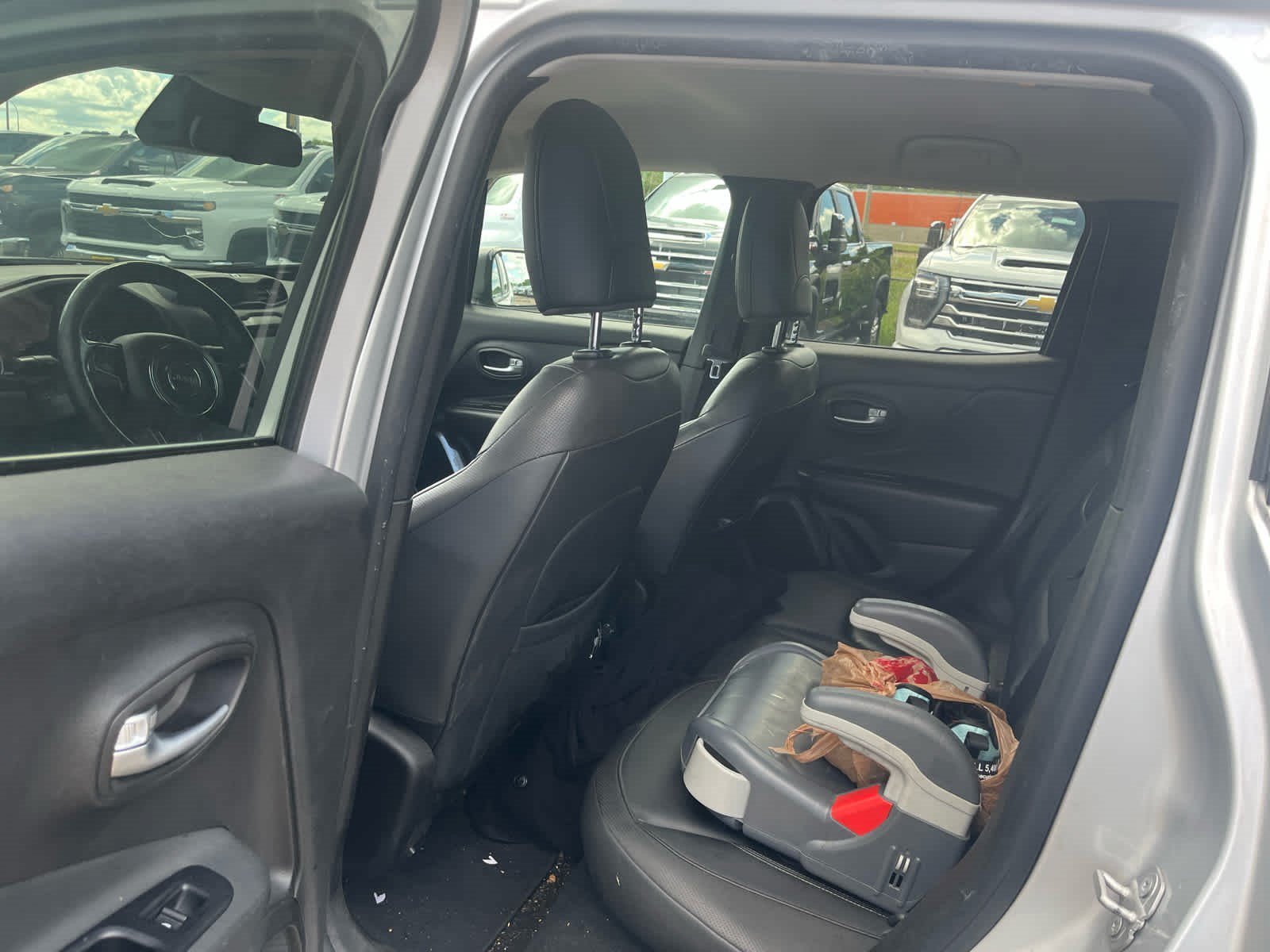 Used 2019 Glacier Metallic Jeep Limited image 9