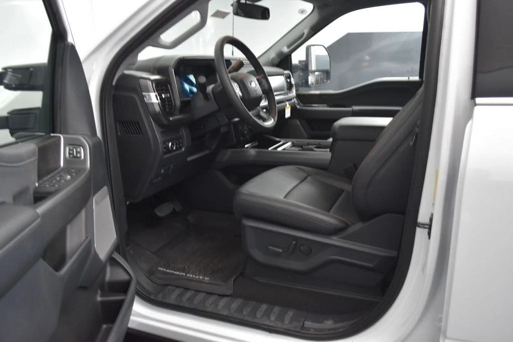 New 2027 Oxford White Ford F-250® Lariat® image 9