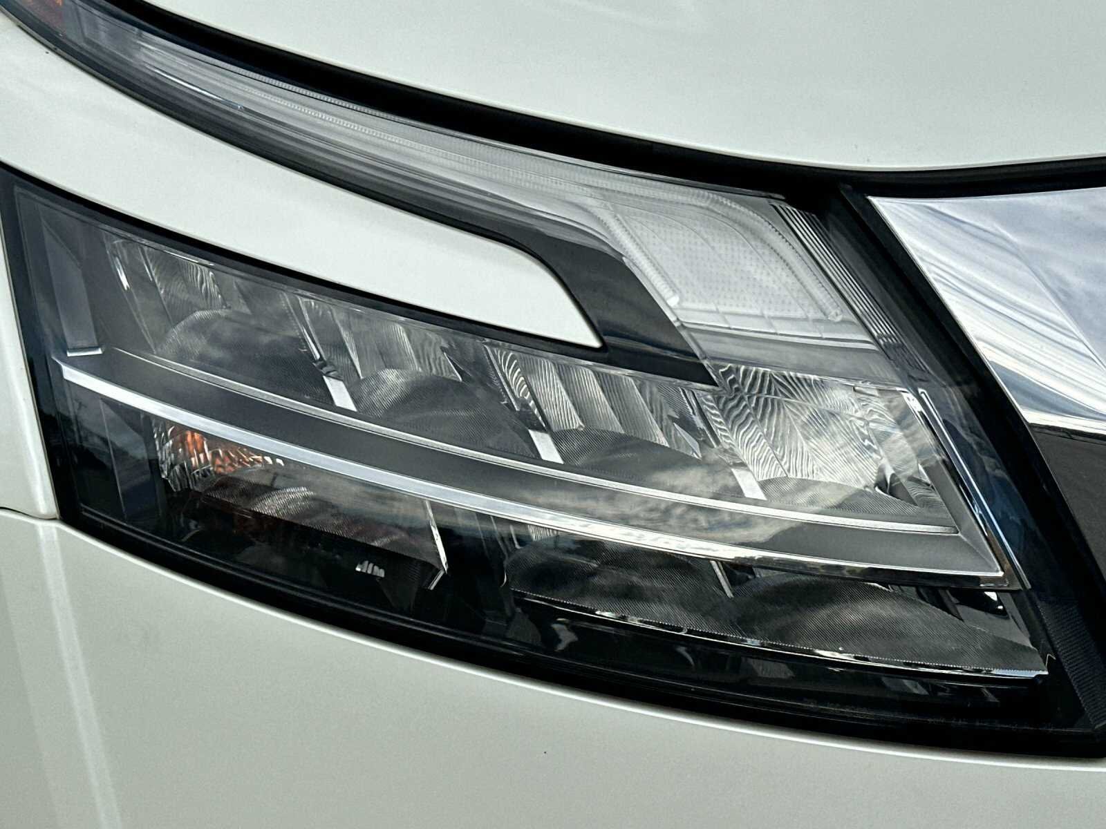 Used 2023 Pearl White Nissan SL 4D Sport Utility image 34
