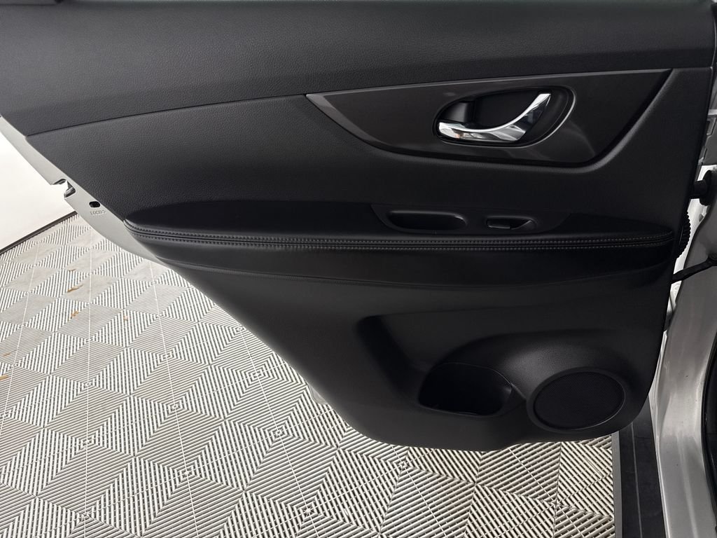 Used 2019 Silver Nissan S image 12