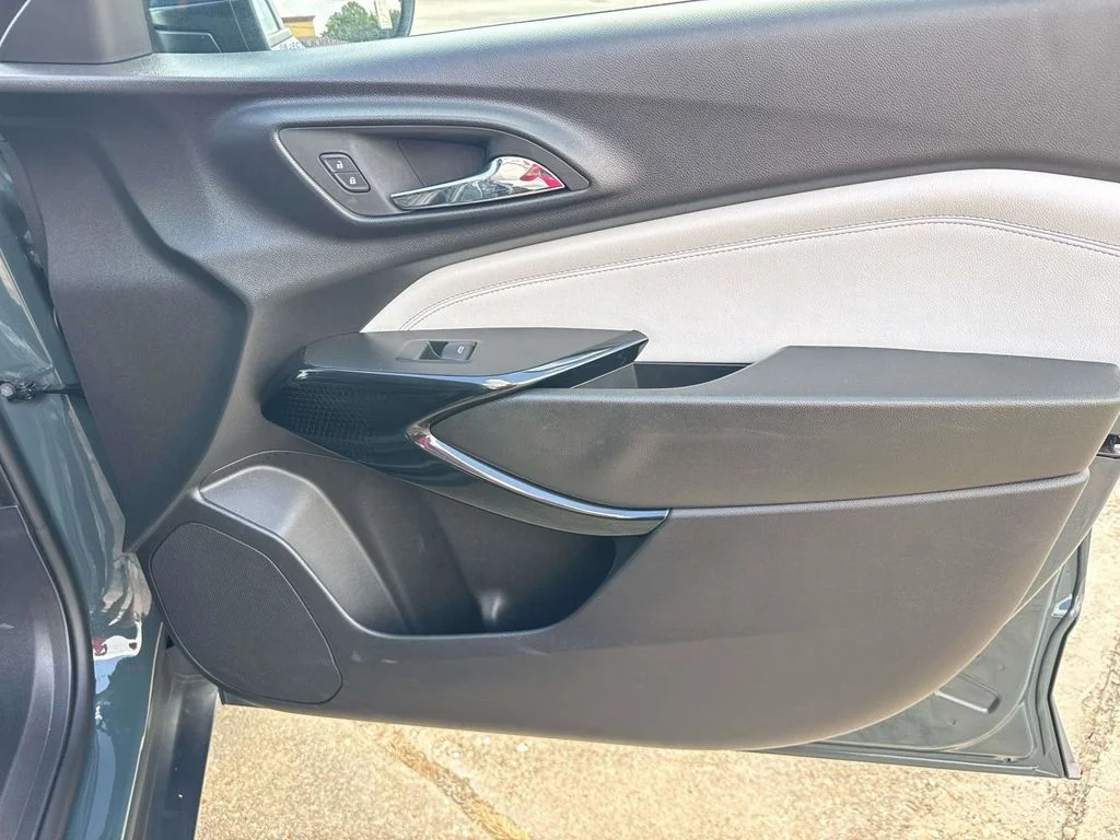 Used 2025 Gray Chevrolet LT image 29