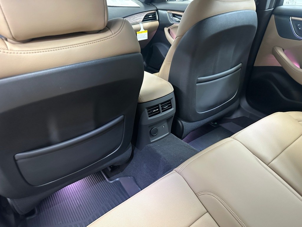 New 2026 Vibrant White Tricoat Cadillac Premium Luxury image 20