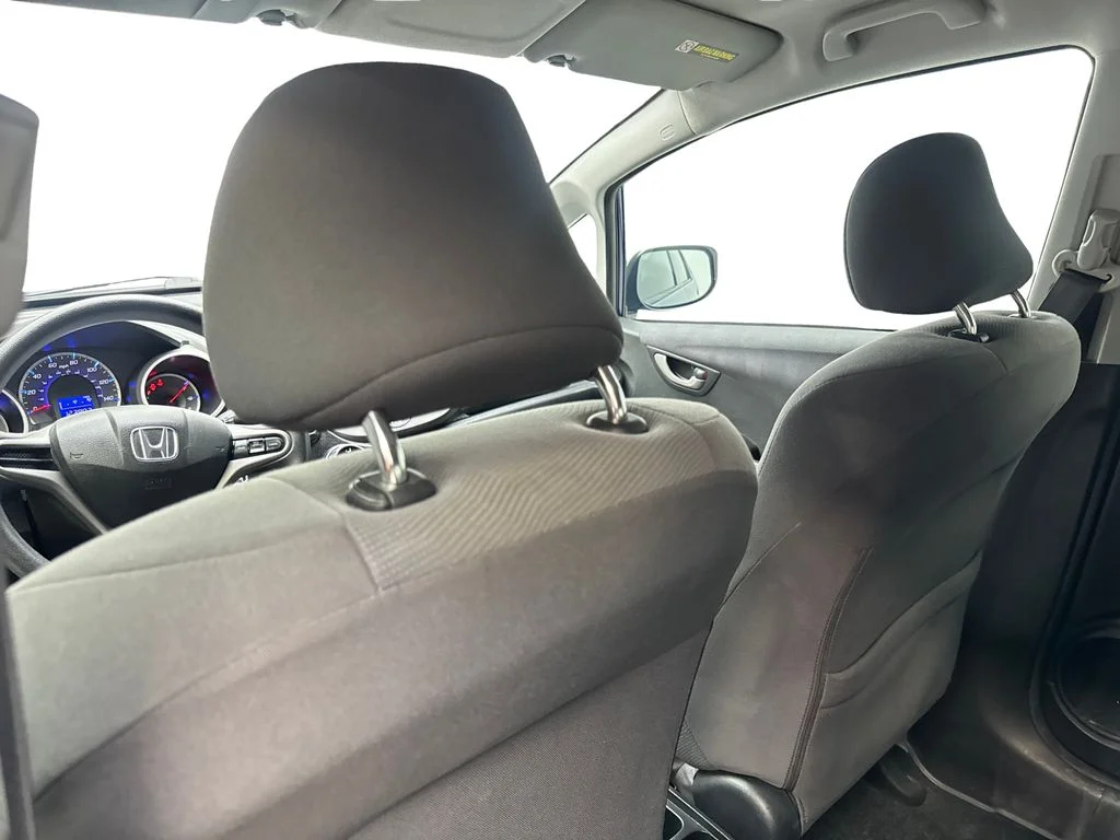 Used 2011  Honda Base image 33