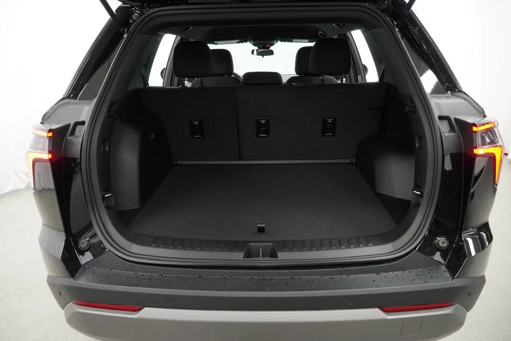 New 2027 Mosaic Black Metallic Chevrolet LT image 25