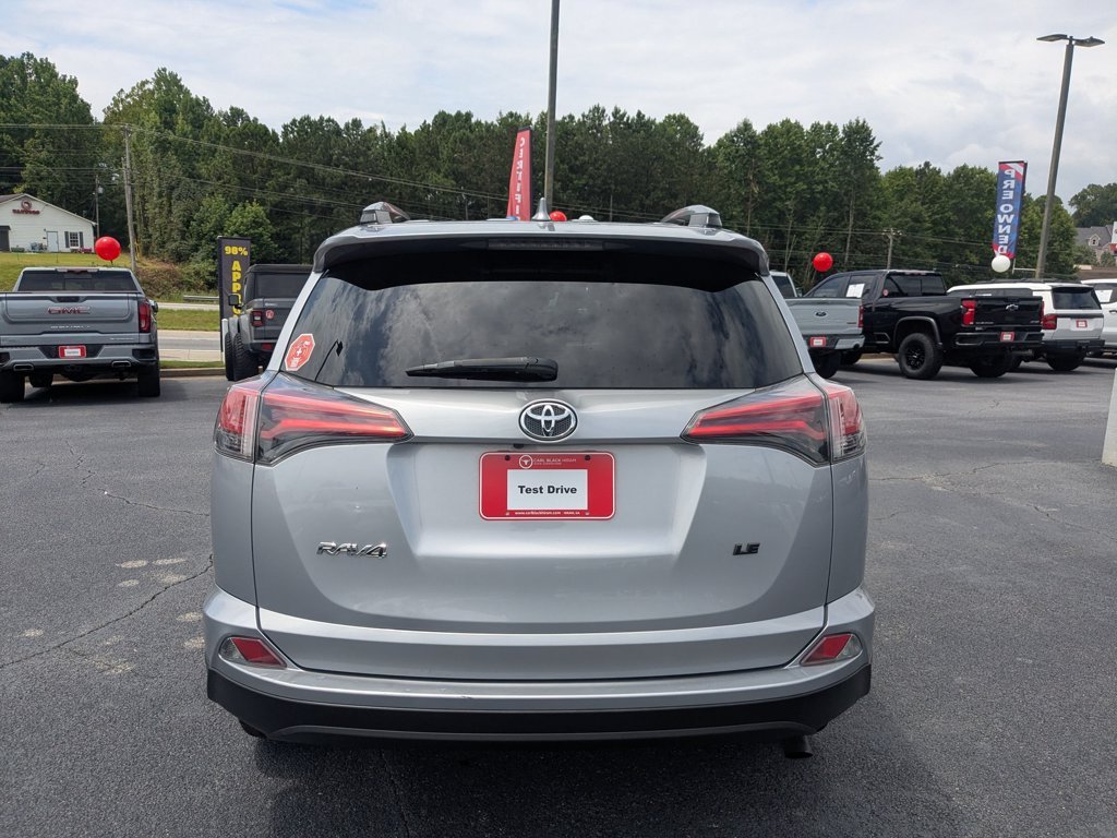 Used 2018  Toyota LE image 6