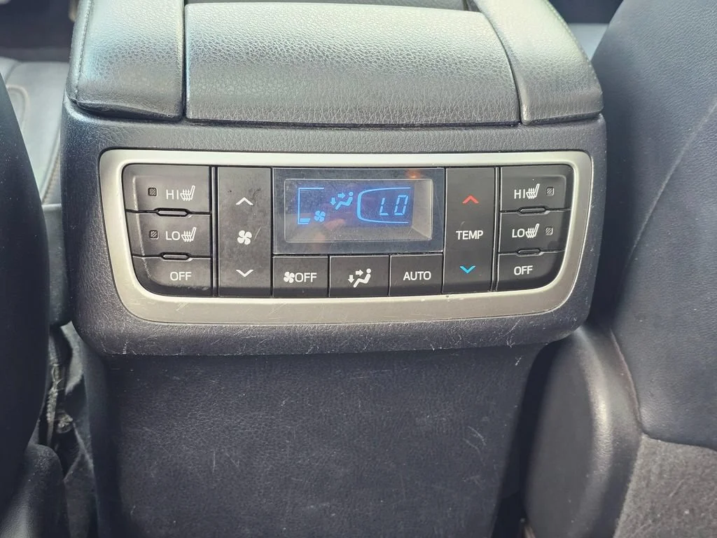 Used 2015  Toyota Limited image 19