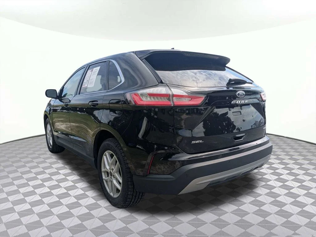 Used 2024 Black Ford SEL image 5