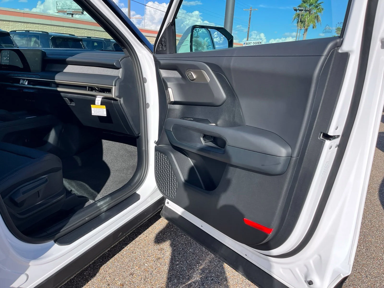 New 2027 White Kia S image 20