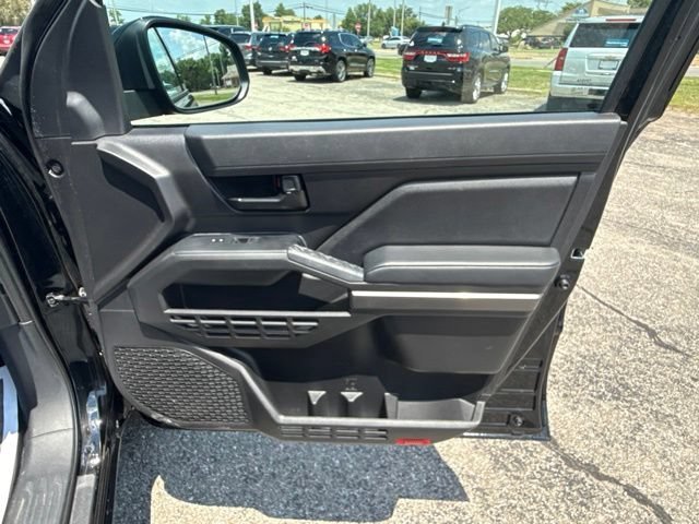 2025 Toyota Tacoma SR5 - Photo 38