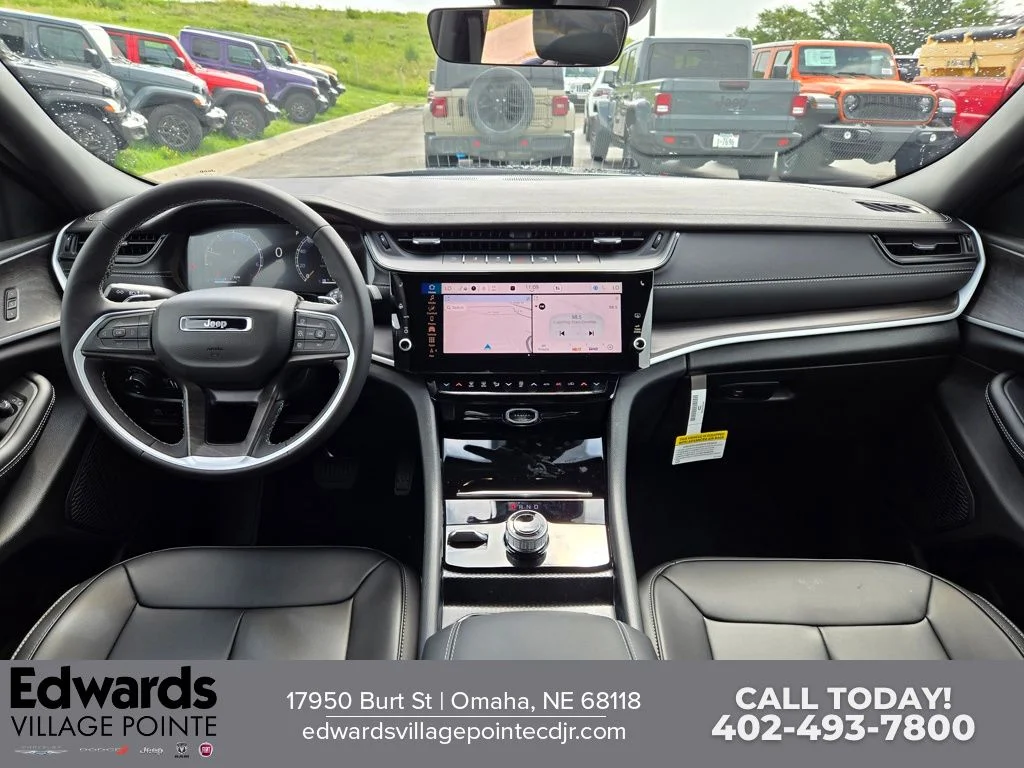 New 2026 Diamond Black Crystal Pearlcoat Jeep Limited image 15
