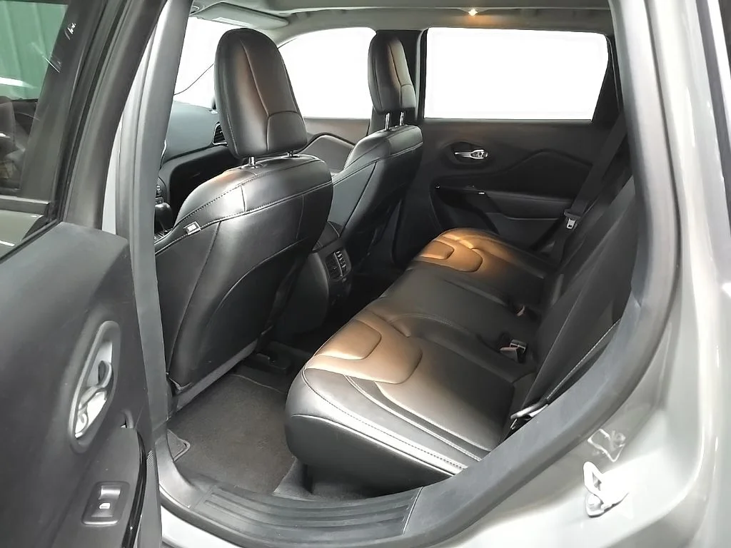 Used 2023 Gray Jeep Altitude image 34