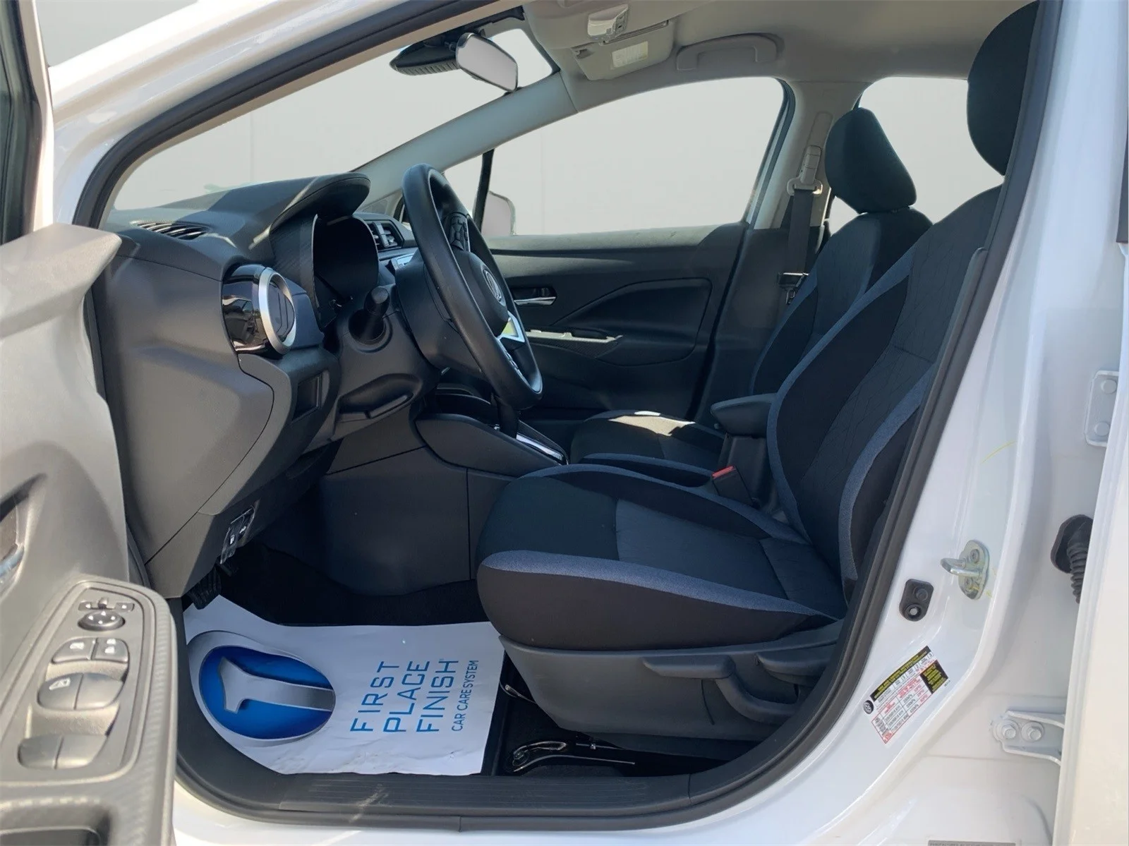 Used 2025 White Nissan 1.6 SV image 13