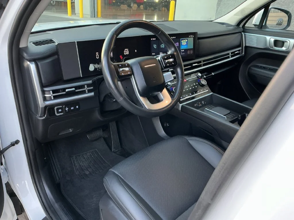 Used 2024 White Hyundai SEL image 27