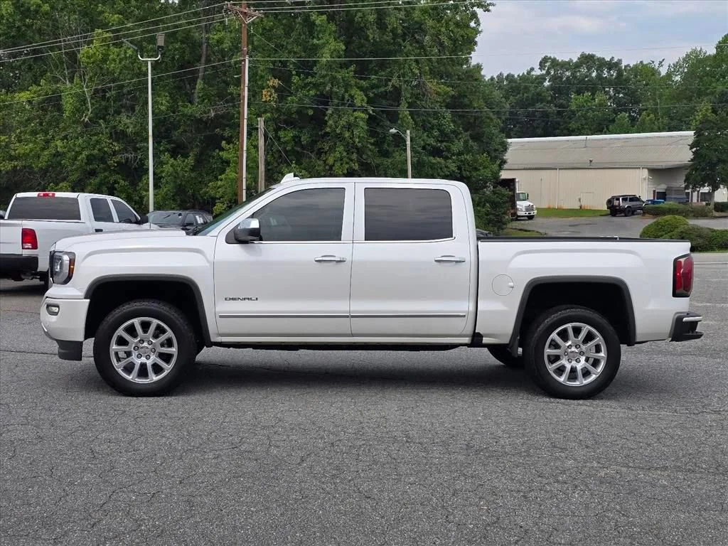 Used 2018 WHITE FROST TRICOAT GMC Denali image 23