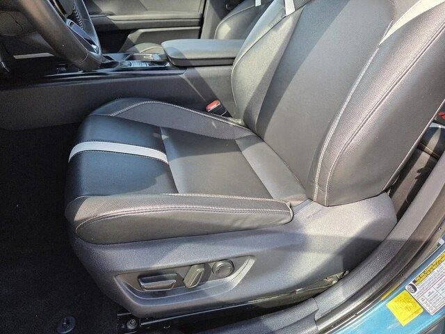 Used 2025 Ocean Gem Toyota SE image 10