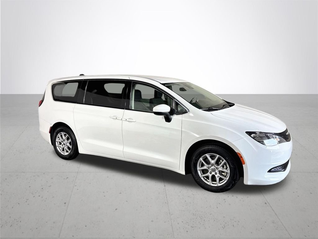 Used 2023 White Chrysler LX image 4