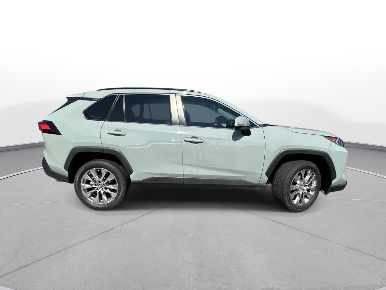 Used 2021 Lunar Rock Toyota XLE Premium image 5