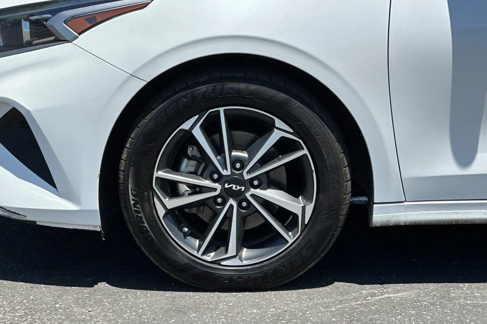 Used 2023 Snow White Pearl Kia LXS image 23