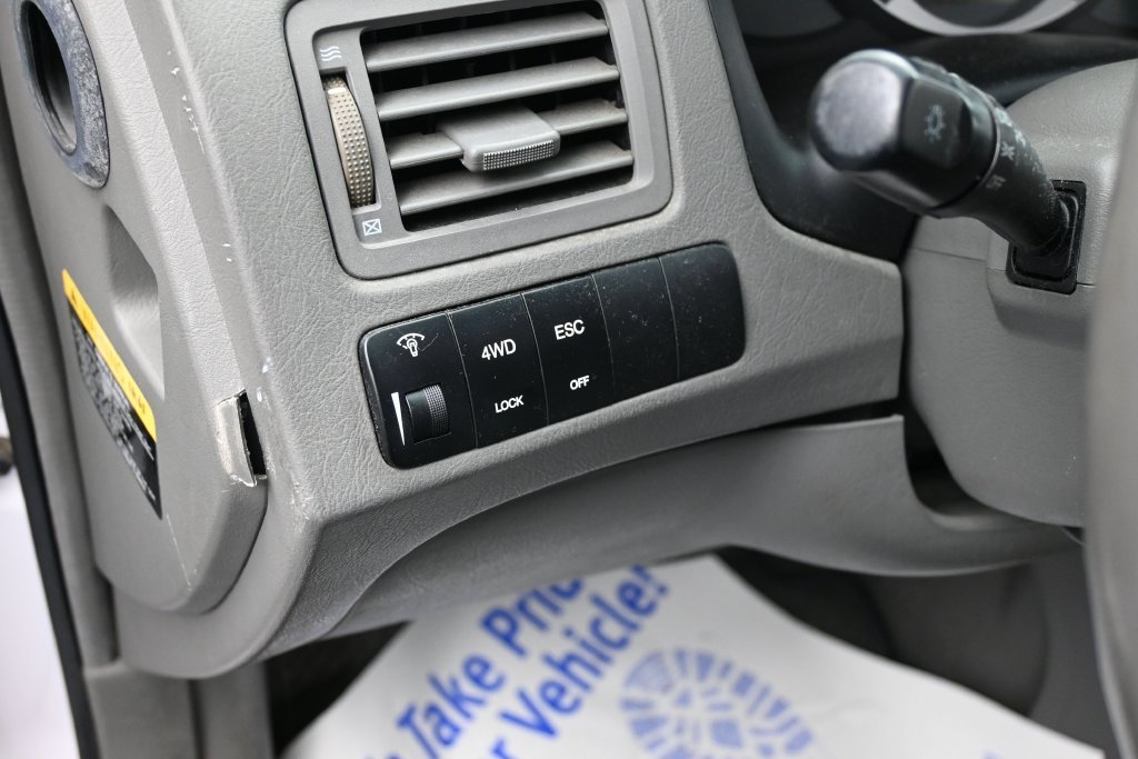 Used 2006 White Hyundai Limited image 12