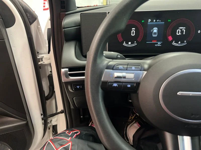 Used 2025 White Hyundai SEL image 21
