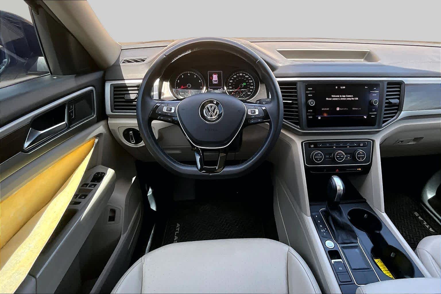 Pre-Owned 2020 Volkswagen Atlas 2.0T SE W/Technology