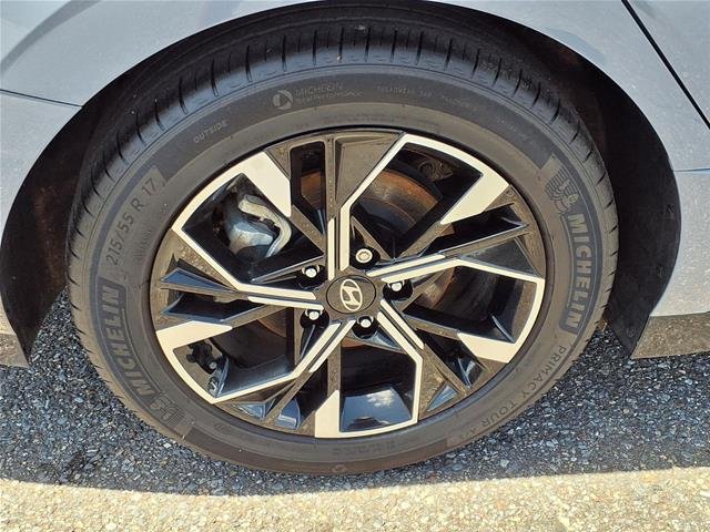 Used 2024  Hyundai  image 16