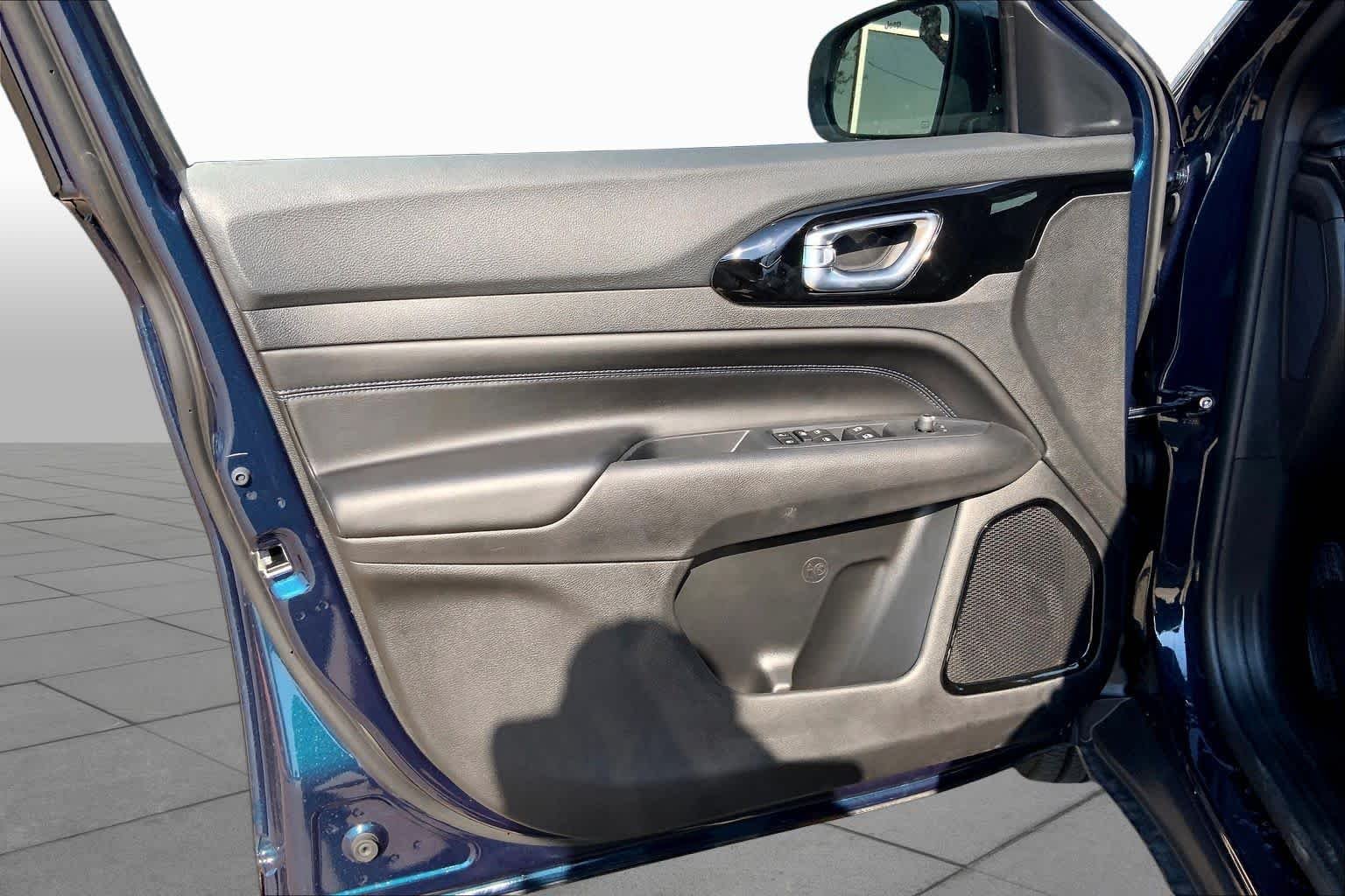 New 2026 Fathom Blue Pearl Coat Jeep Latitude Altitude image 10