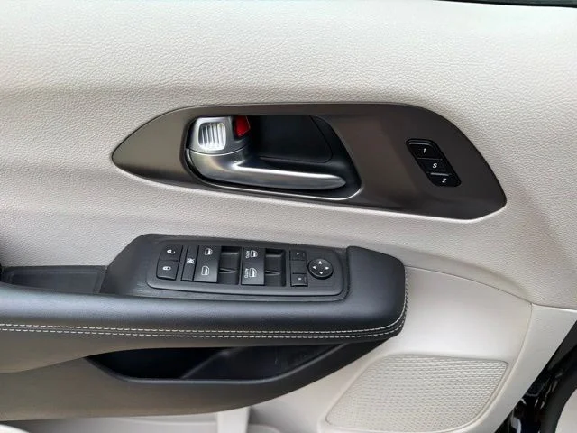 Used 2024 Black Chrysler Touring L image 25