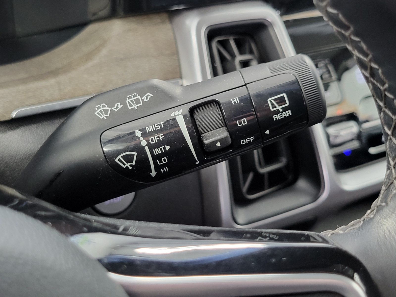 Used 2023 White Kia X-Line EX image 18