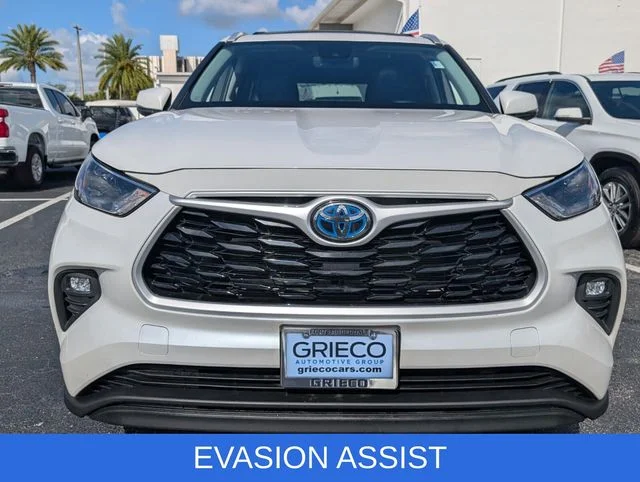 Used 2023 Beige Toyota XLE image 2