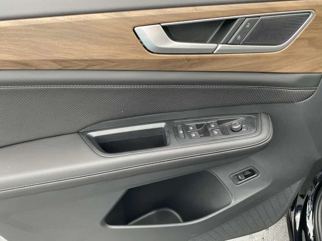 2025 Volkswagen Atlas SE w/Tech - Photo 14