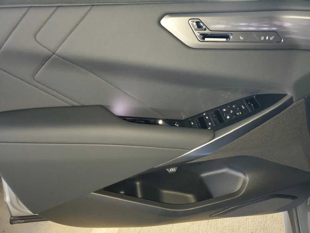 New 2027 Space Silver Metallic BMW  image 14