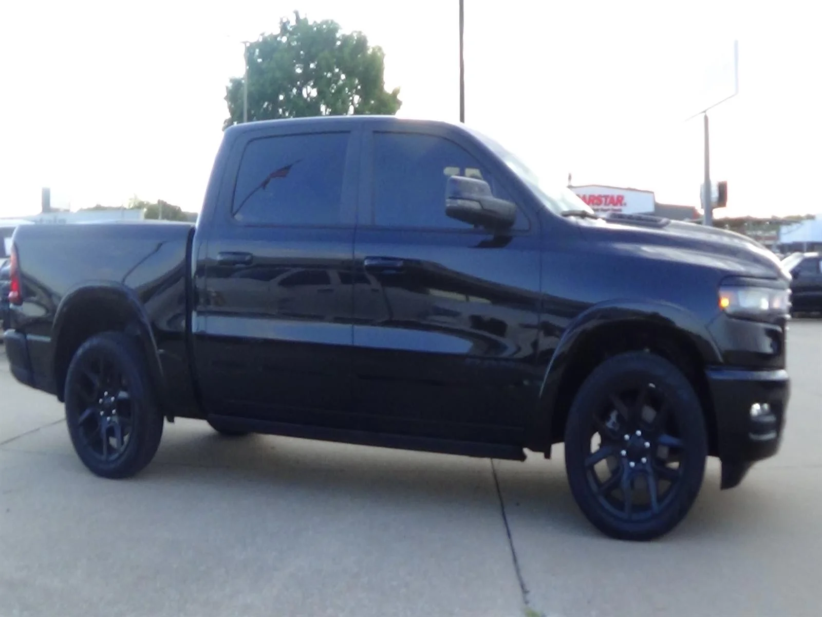 Used 2025 Diamond Black Crystal Pearl Coat (pxj) RAM Laramie image 5