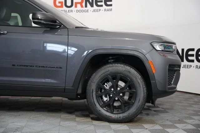 New 2026 Baltic Gray Metallic Clear-Coat Exterior Paint Jeep Altitude image 45