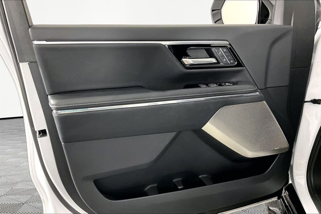 Used 2025 White GMC Denali image 18