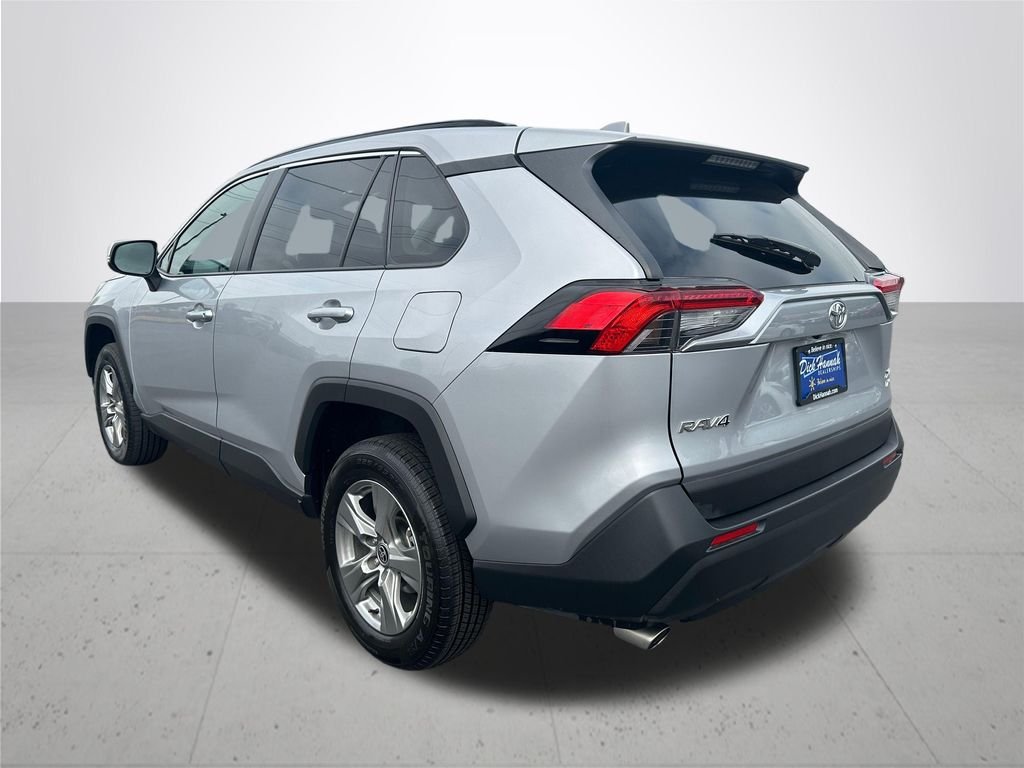 Used 2025 Silver Sky Metallic Toyota XLE image 9