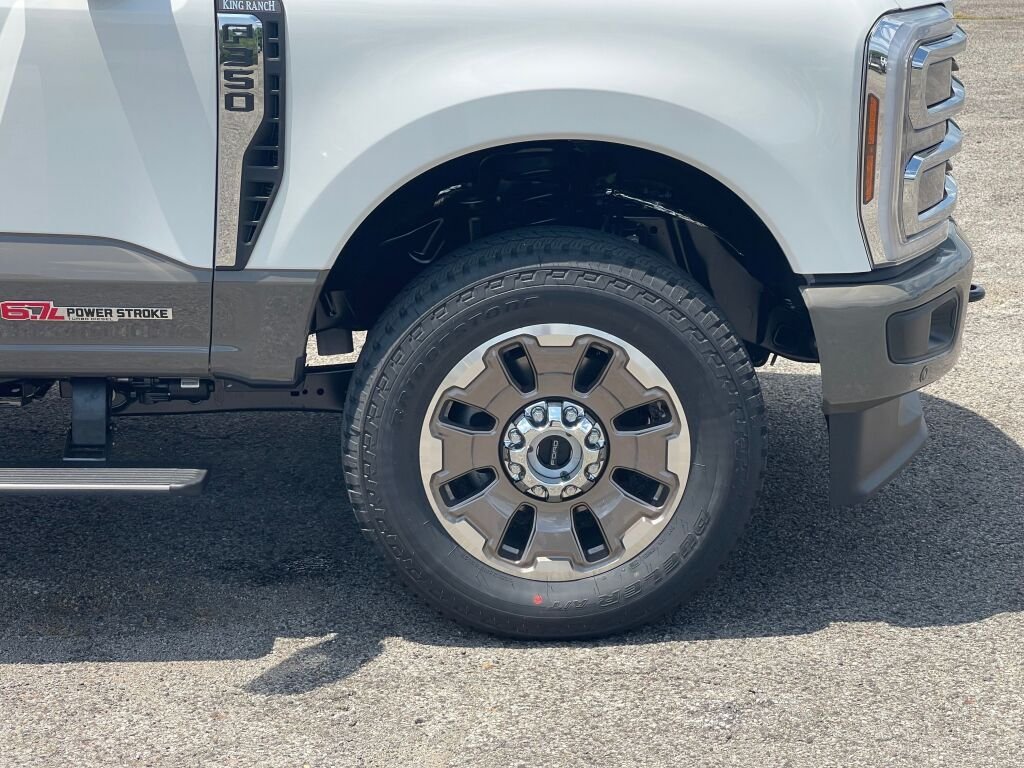 New 2026 Star White Metallic Tri-Coat/Marsh Gray Ford King Ranch image 24