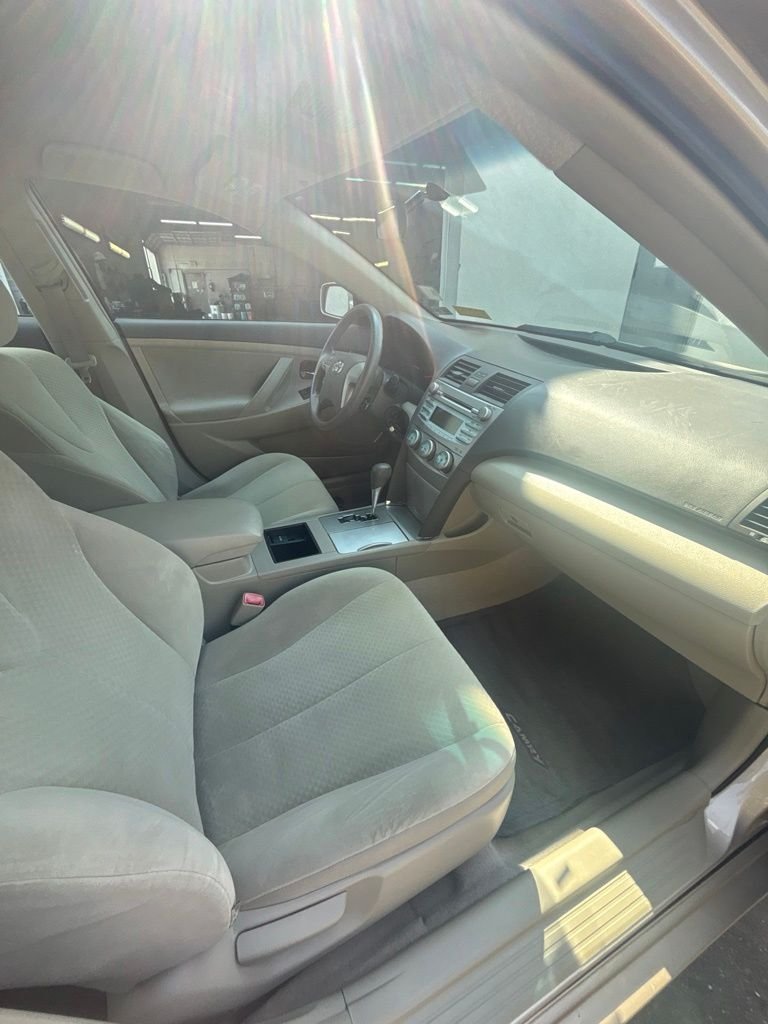 Used 2009 Gold Toyota LE image 24