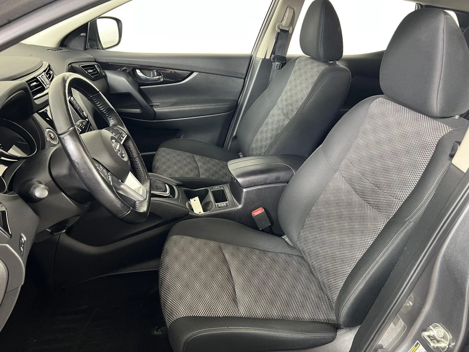 Used 2022 Gun Metallic Nissan SV image 11