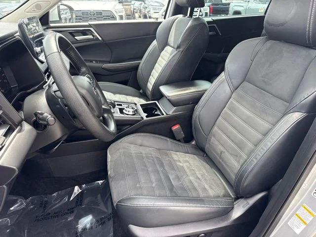 Used 2023 White Mitsubishi SE image 11