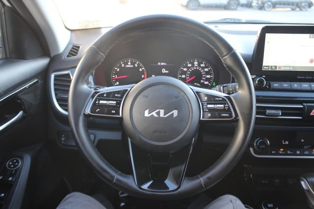 Used 2023 White Kia S image 13