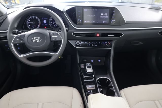 Used 2023 Blue Hyundai SE image 2