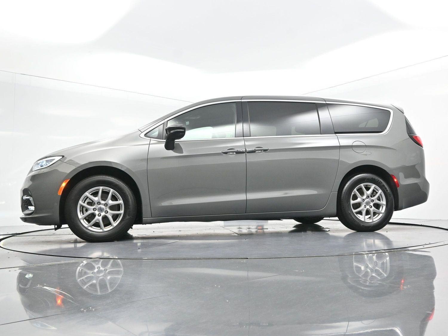 Used 2025 Gray Chrysler Select image 74