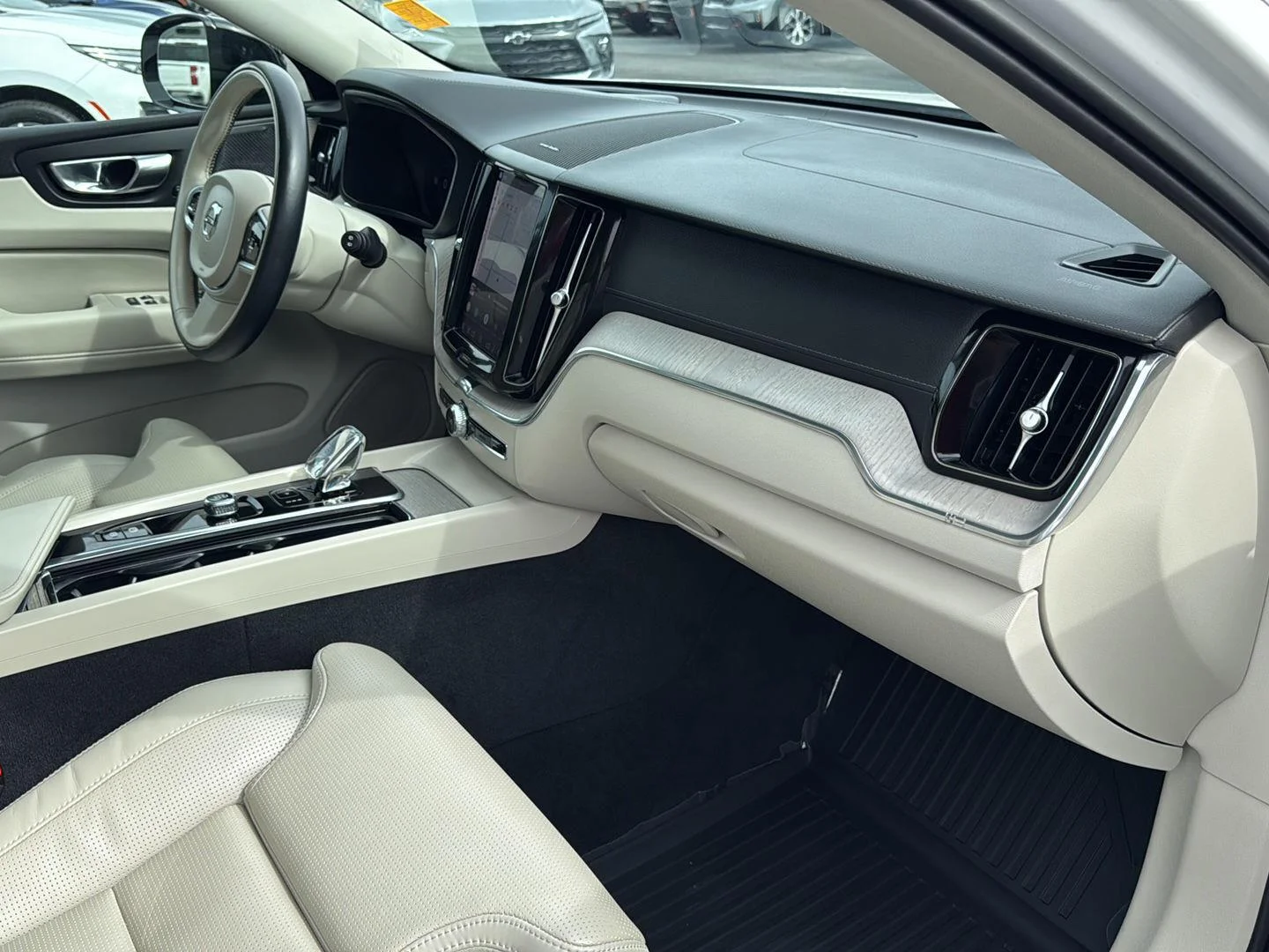 2023 Volvo XC60 Ultimate - Photo 3