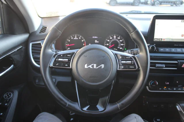 Used 2023 White Kia S image 13