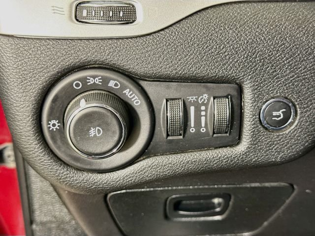 Used 2017 Red Jeep Trailhawk image 10