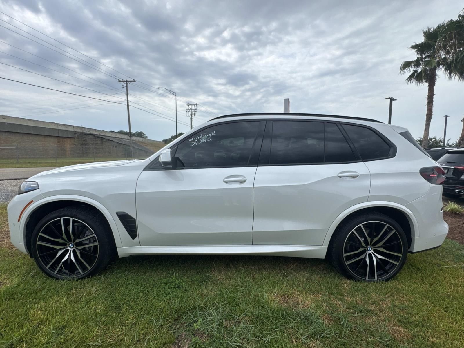 Used 2026 White BMW sDrive40i image 9